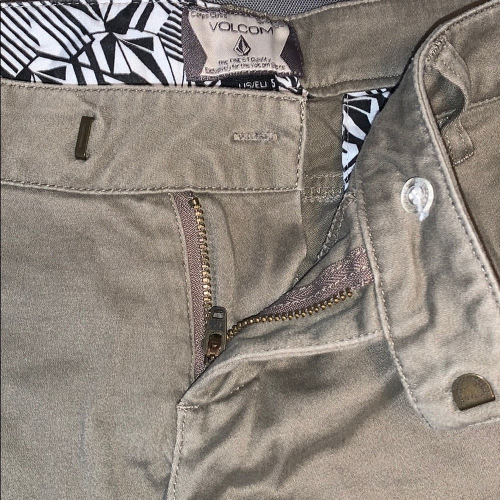 Volcom Shorts - Picture 5 of 5